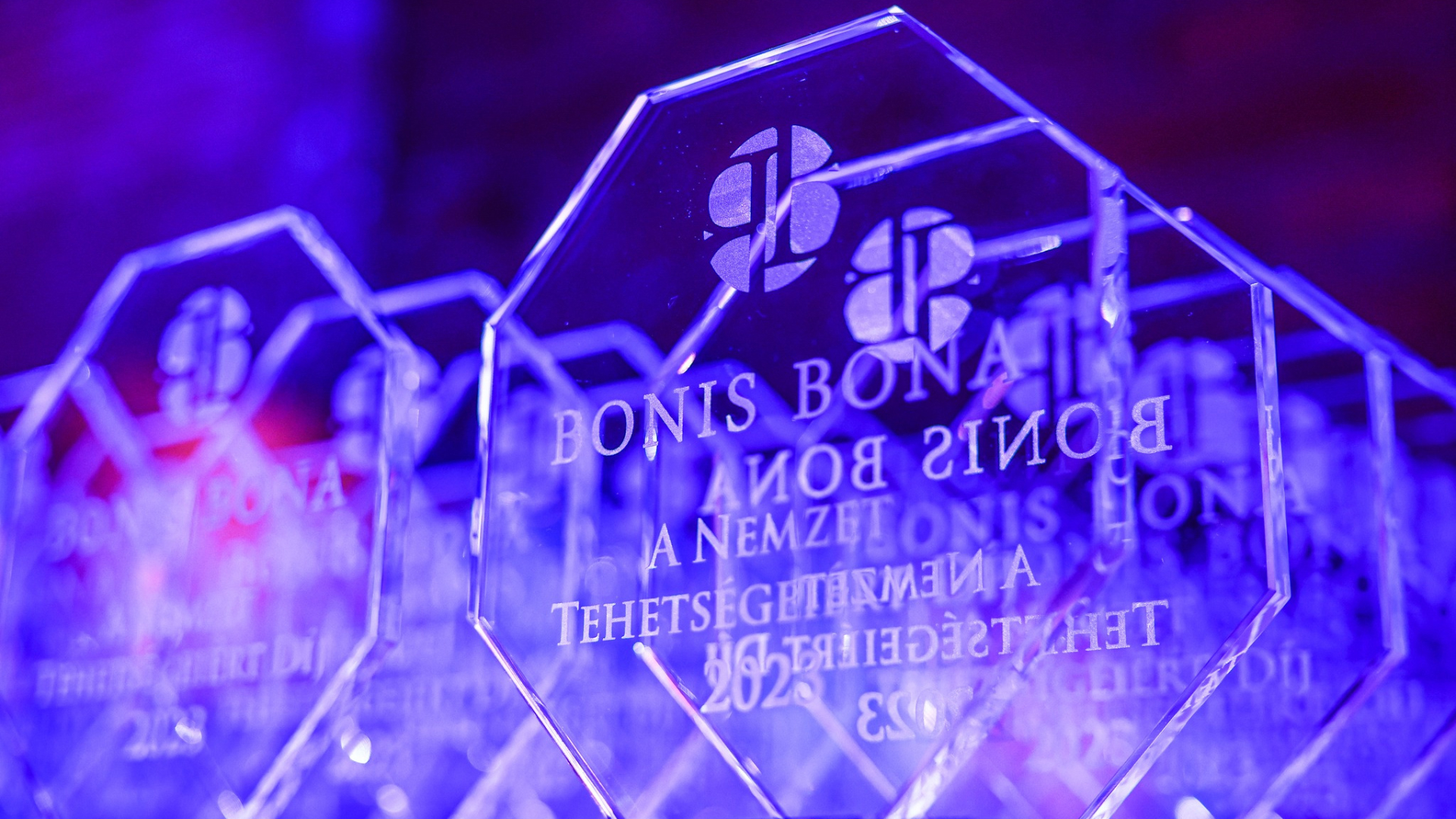 Ismét lehet pályázni a „Bonis Bona – A nemzet tehetségeiért” és a „Tehetségbarát Önkormányzat” díjra